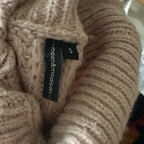 Moon & Madison Cowl Neck Cable Knit Chunky Sweater Size Small Oversized - Picture 6 of 7